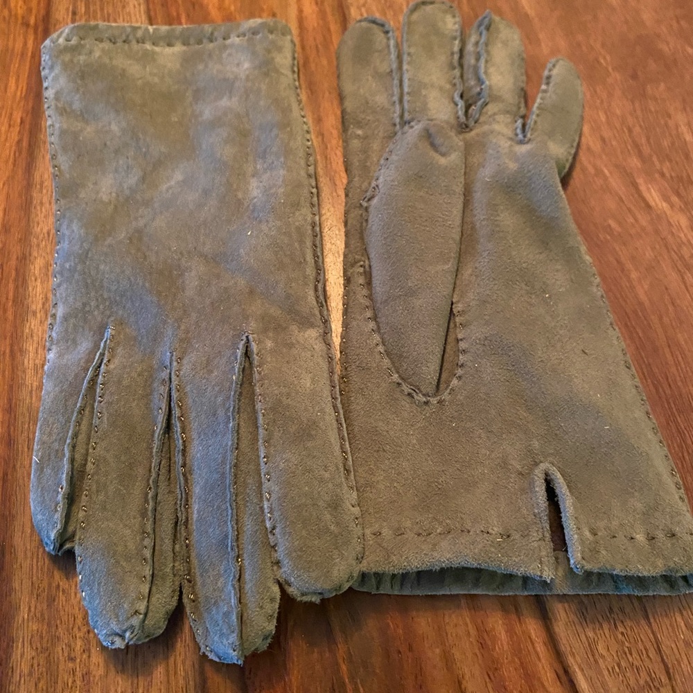 PRICE DROP - Pig suede micro fleece pale green gloves